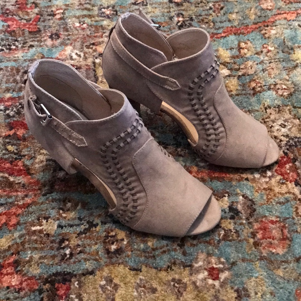 Cute peep toe mules heels suede like for fall